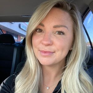 Meet your Posher, Casandra